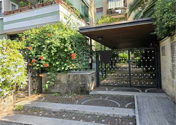 PORTUENSE IN COMPRENSORIO SIGNORILE NEL VERDE